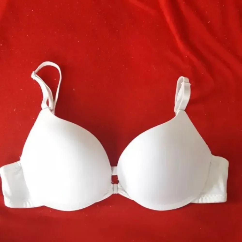 Clasp Front Bra - Picture 5 of 10